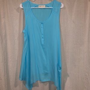 Jones New York Sport Sleeveless Tunic Blouse with front pocket. Light Blue. XL